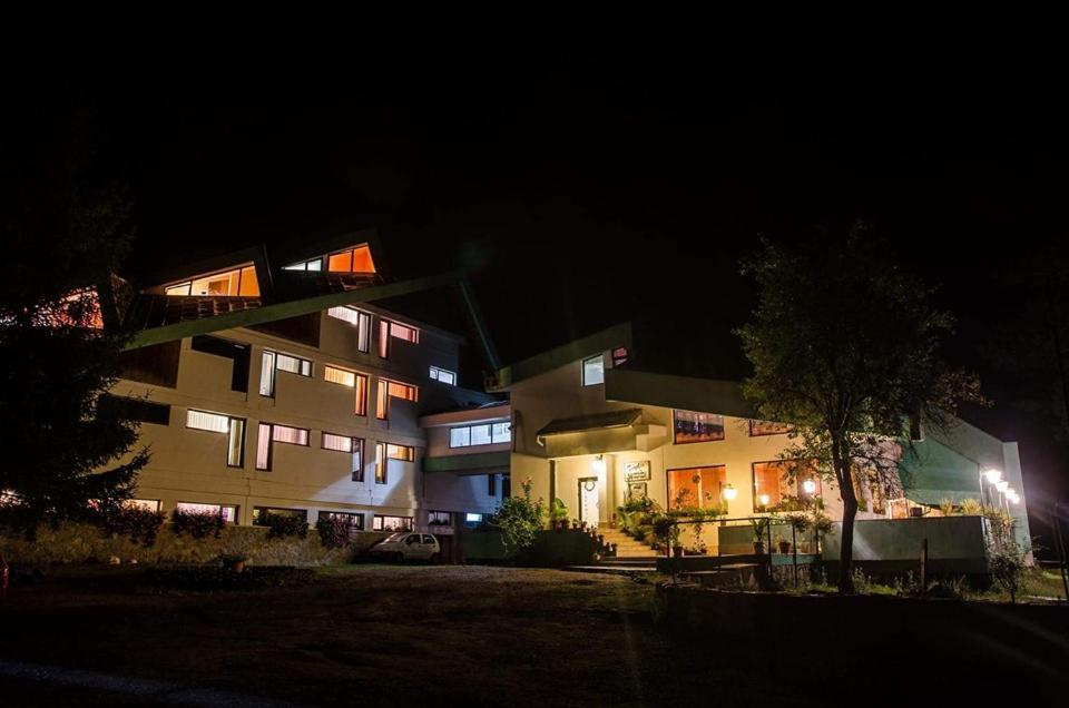Hotel Randunica à Văliug Extérieur photo