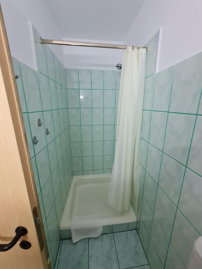 Hotel Randunica à Văliug Extérieur photo